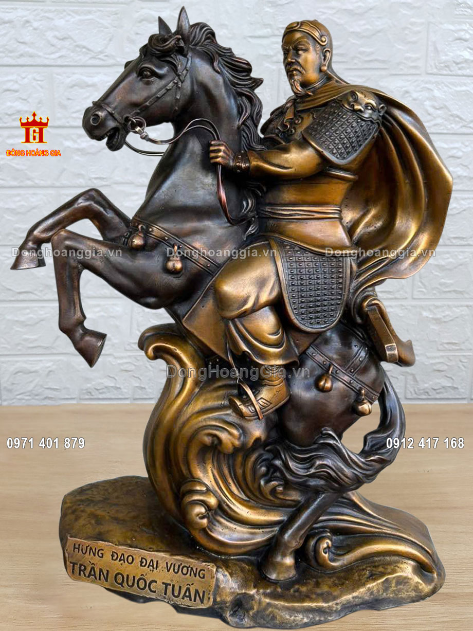 Tượng Trần Quốc Tuấn đồng vàng được đúc thủ công truyền thống